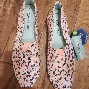 New TOMS Women’s Pink Leopard Slip-On Shoes SZ 7